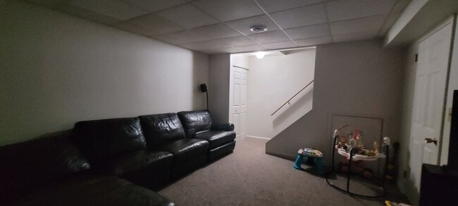 Building Photo - 3 Bedroom 1.5 bathroom townhome-Eastpointe...