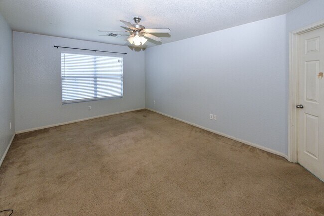 Building Photo - Elegant 4BR/3BA Home with Fireplace, Bonus Room and Open Layout!