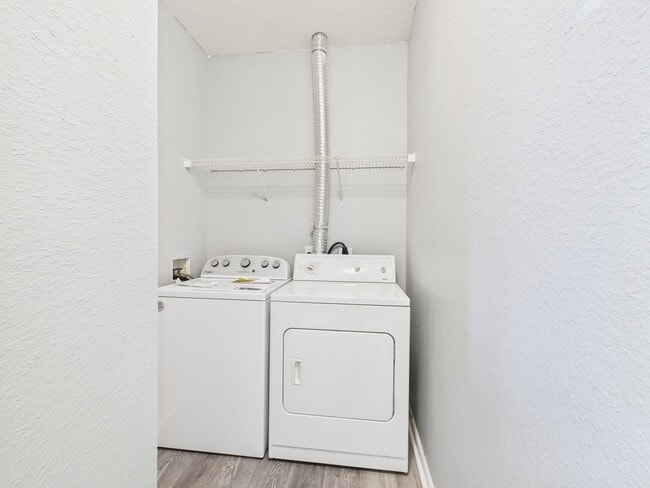 Building Photo - 801 Brassie Ln