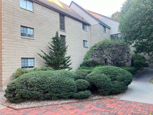 Building Photo - 42 N Main St