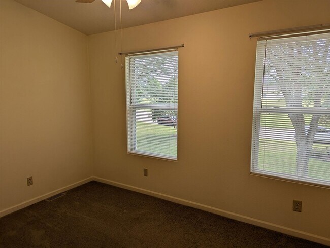 Building Photo - 3122 W Kunkle Blvd