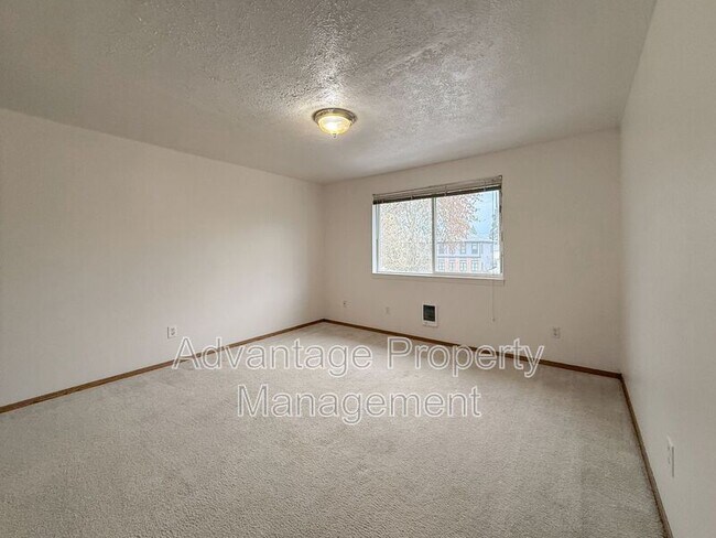 Building Photo - 240 S Monmouth Ave