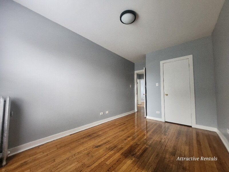 Building Photo - 358 W 74th St