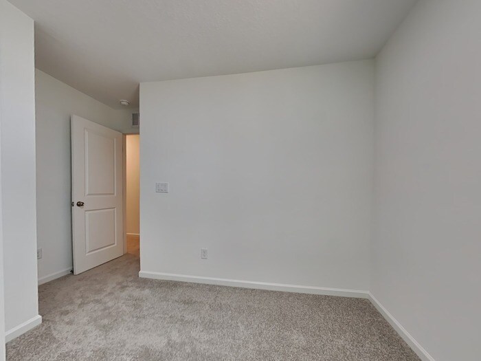 Building Photo - 582 Holly Lakes Dr