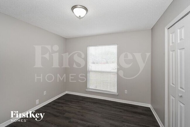 Building Photo - 3421 Provincial Cir S