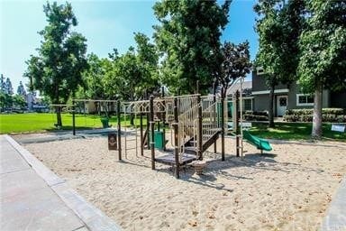 Building Photo - 44 Windjammer