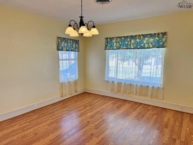 Building Photo - 1823 11th St