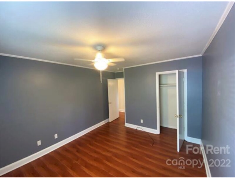 Building Photo - 718 E Maple Ave