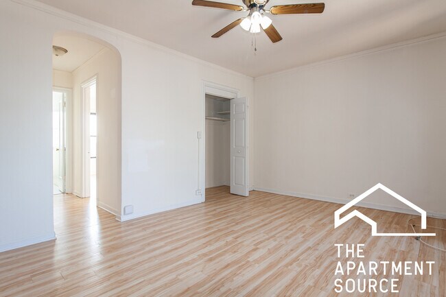 Building Photo - 515 W Briar Pl