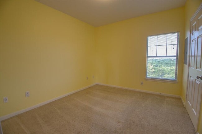 Building Photo - 2320 Gracy Farms Ln