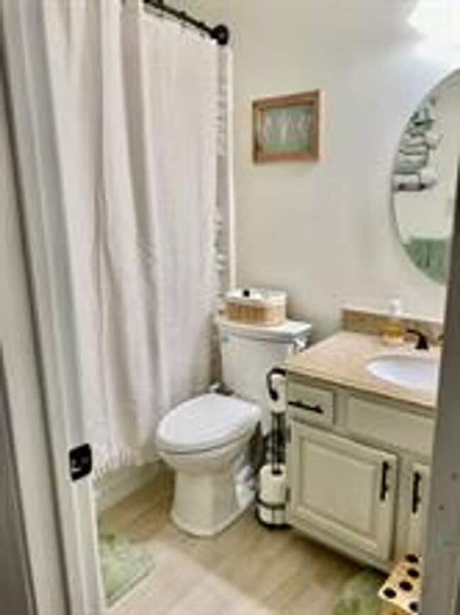 Building Photo - Beautifully Updated 3 Bedroom plus Study i...
