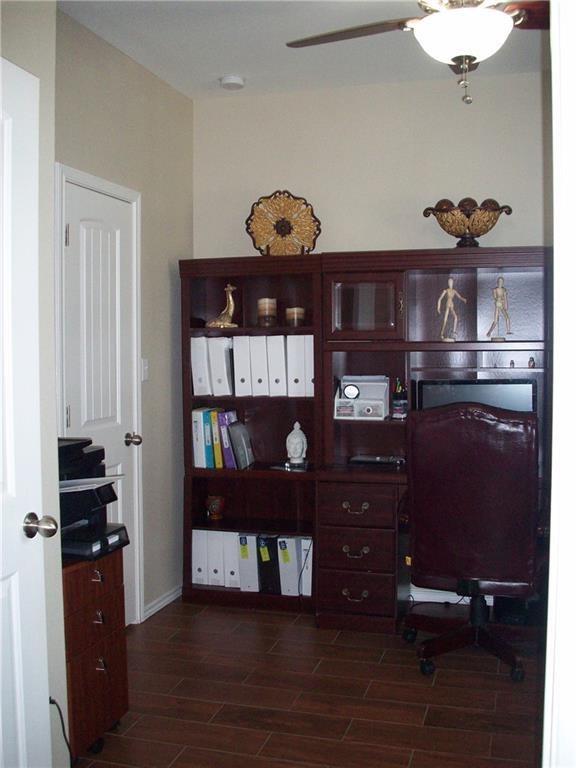 Building Photo - 1002 Beacon Cove