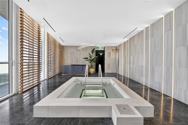 Building Photo - 1400 Biscayne Blvd