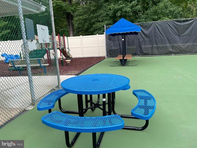 Building Photo - 81 Willow Ct