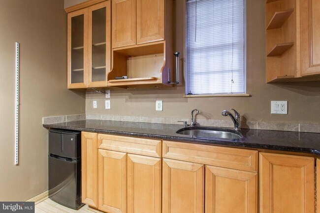 Building Photo - 4436 Sansom St