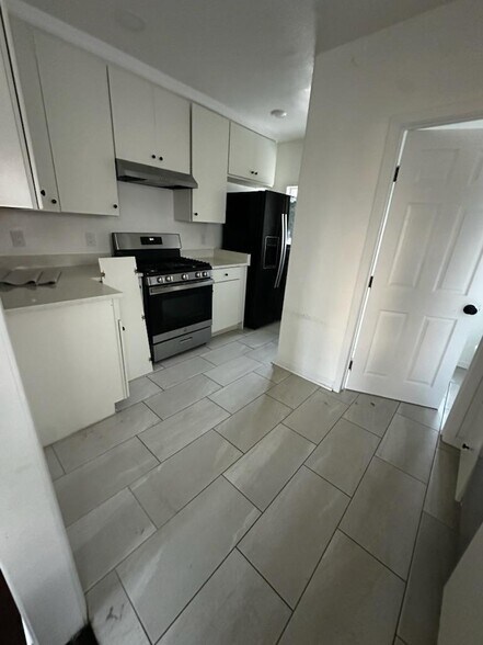 Building Photo - 7216 Waring Ave