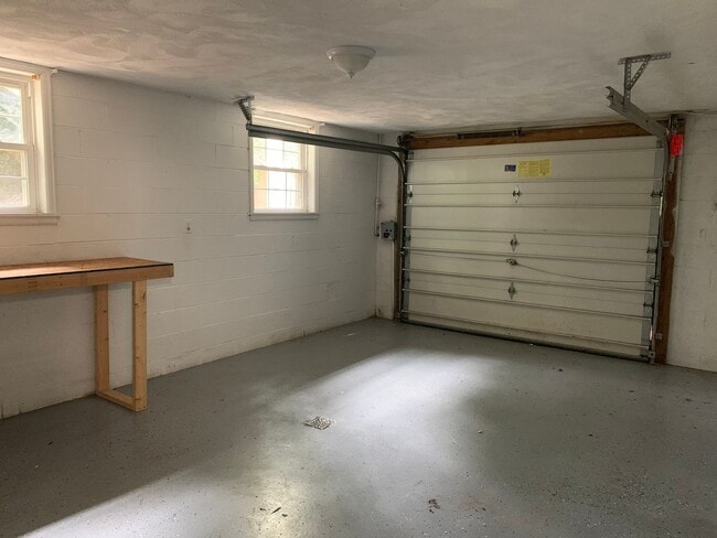 Building Photo - Split Foyer Home in Rustburg