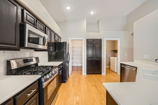 Building Photo - Great Henderson Single Story Home