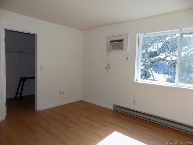 Building Photo - 112 Willow Springs