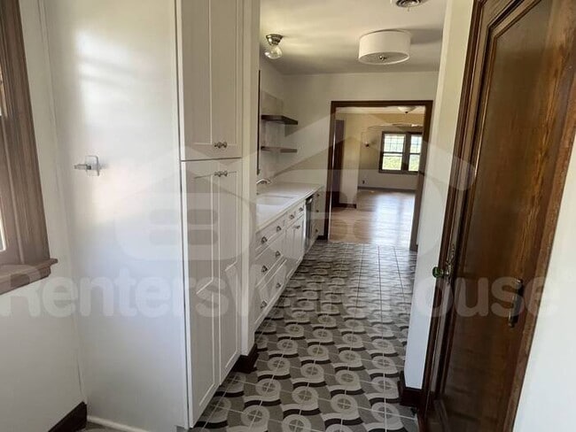 Building Photo - 2 Bed/1 Bath Upper Duplex in Minneapolis