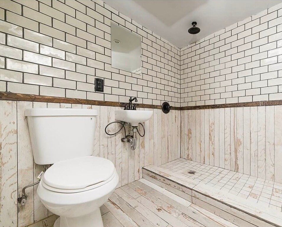 Building Photo - 208 Starr St