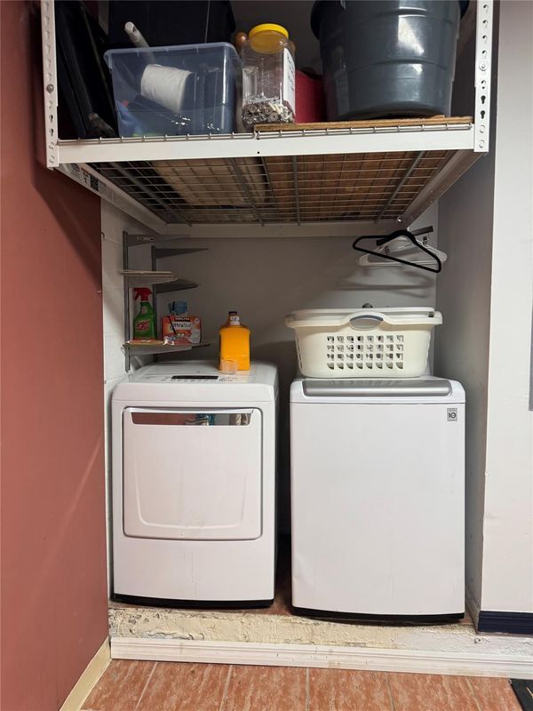 Building Photo - 7481 Santa Monica Dr