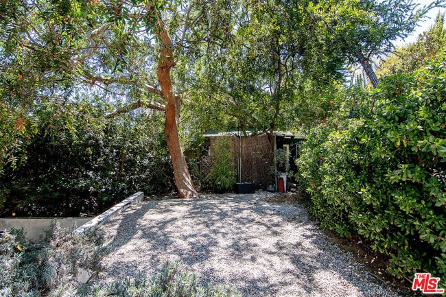 Building Photo - 2553 Glen Green St