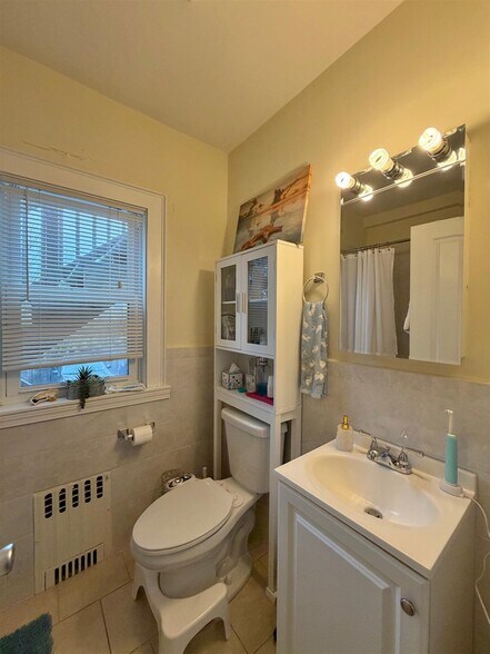 Building Photo - 134 N Union St