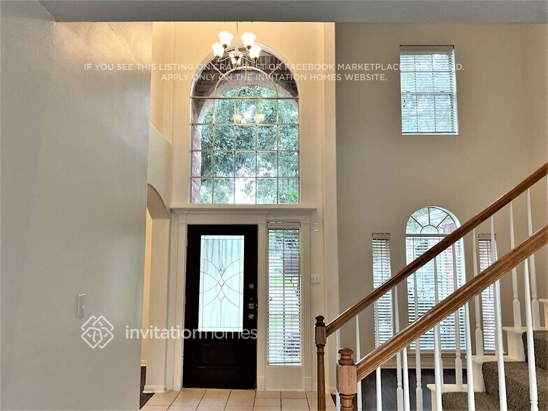 Building Photo - 1120 Sunset Lakes Dr