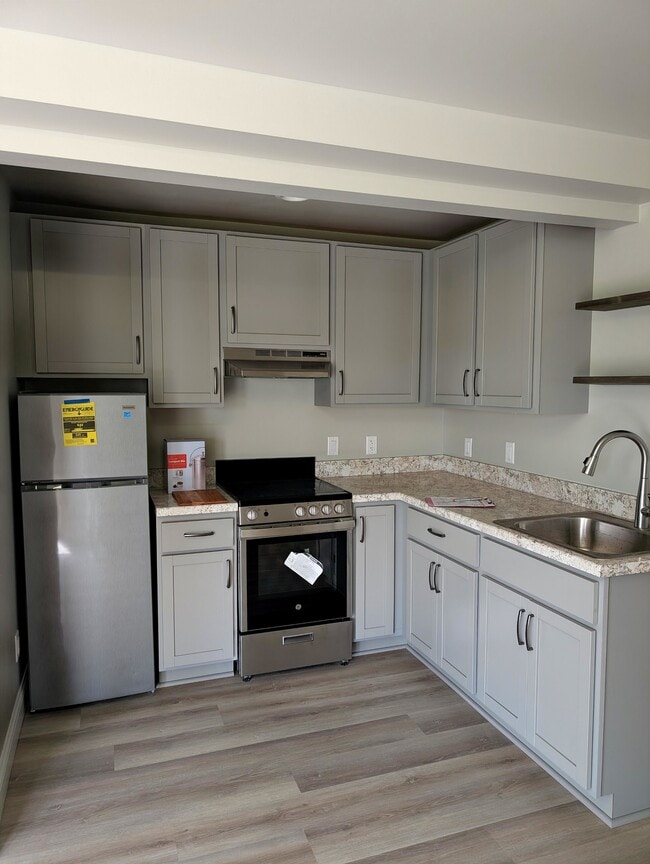 Building Photo - 1805 Hillshire Dr