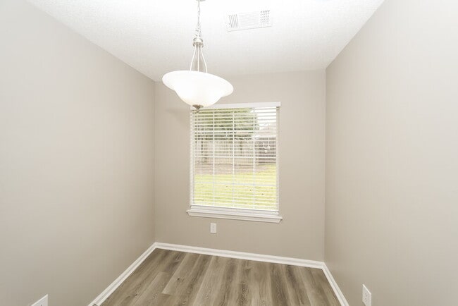 Building Photo - 5515 Whiteley Cove