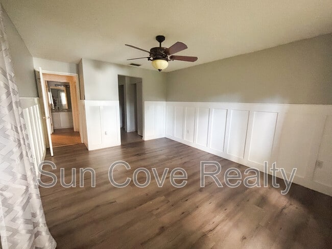 Building Photo - 4518 Ascot Cir S