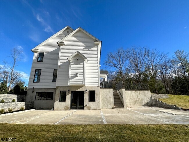 Building Photo - 128 Mountain Ave