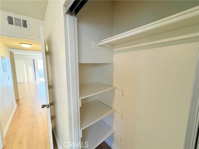 Building Photo - 118 N Cedar St