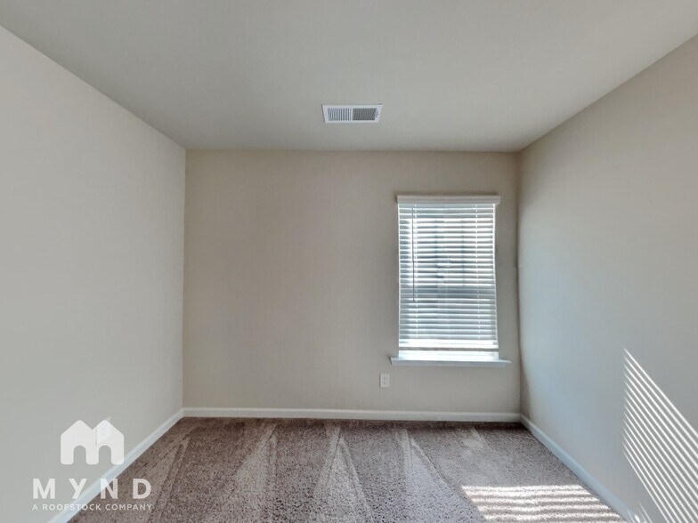 Building Photo - 4949 Lower Elm St