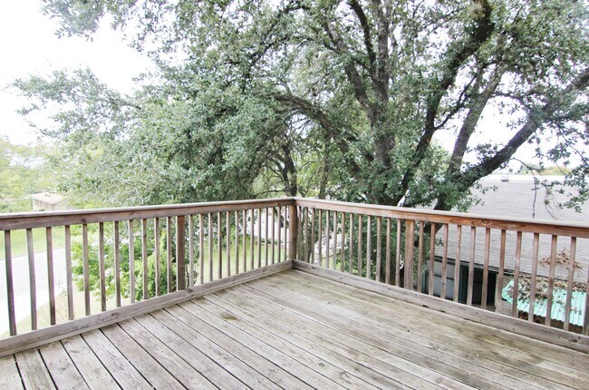 Building Photo - Large Deck off Living Room / Fridge Included /Located Between Gruene & Downtown New Braunfels /CISD