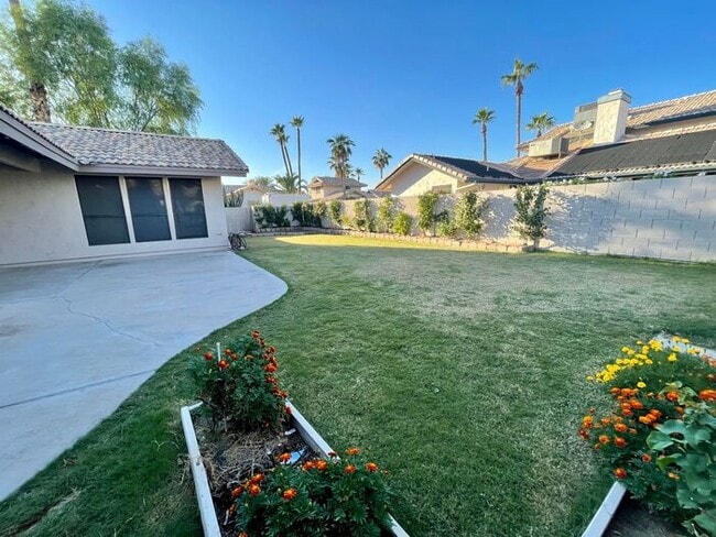 Building Photo - COMING SOON! ADORABLE 3 BEDROOMS/ 2BATHS SINGLE LEVEL HOME!!