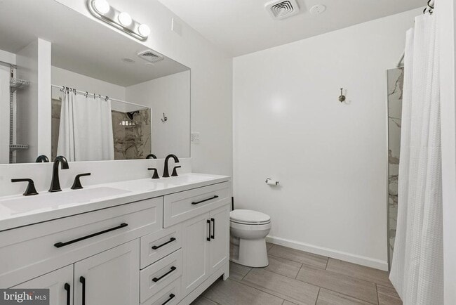 Building Photo - 2146 Woodford Rd