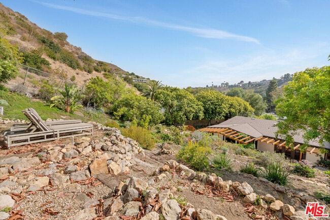 Building Photo - 5942 Paseo Cyn Dr