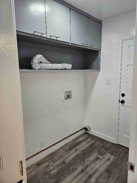 Building Photo - 1037 W 12th St