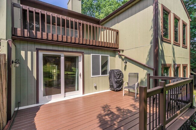 Building Photo - 7 Belaire Way