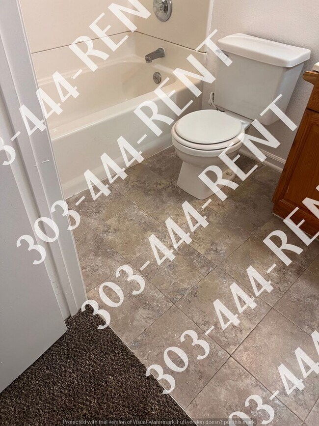 Building Photo - Single Family Ranch Style Home In Aurora!