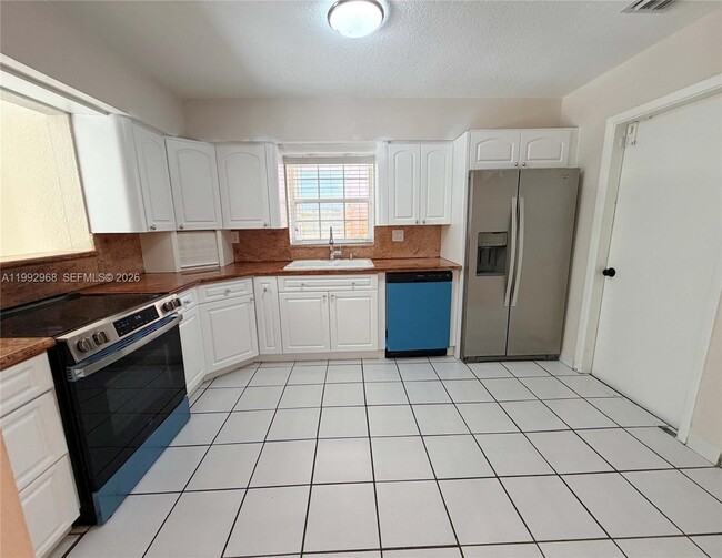 Building Photo - 1032 Obispo Ave