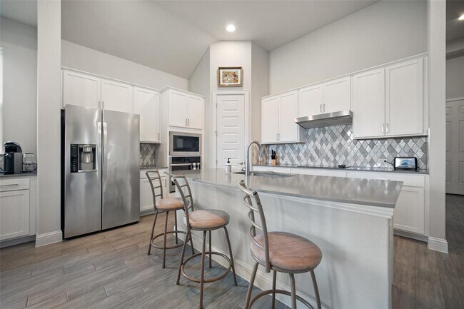 Building Photo - 127 Buteo St