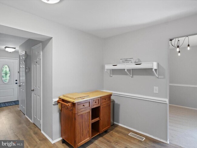 Building Photo - 6014 Martins Landing Ln