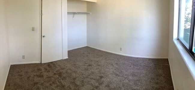 Building Photo - West Valley Town home - Large Backyard!