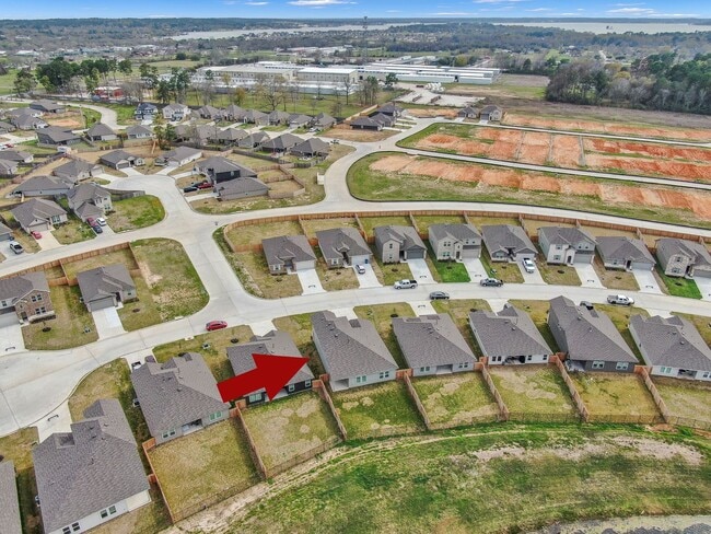 Building Photo - Never lived in 4 bed 3 bath with water views