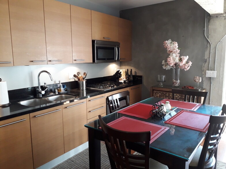 Kitchen is fully stocked. - 416 S spring St