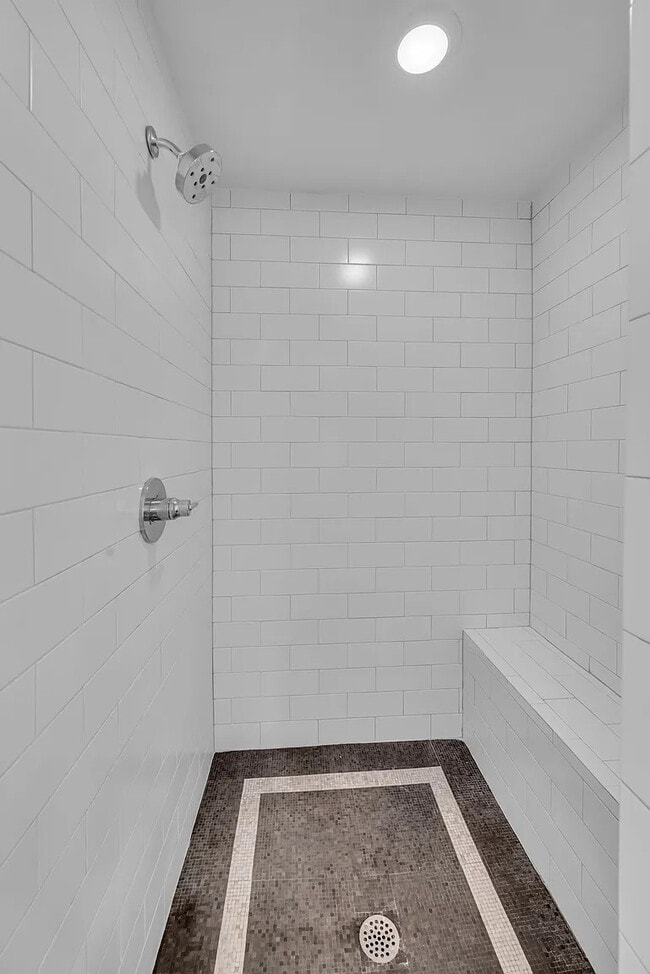 Building Photo - 921 Hillview Heights