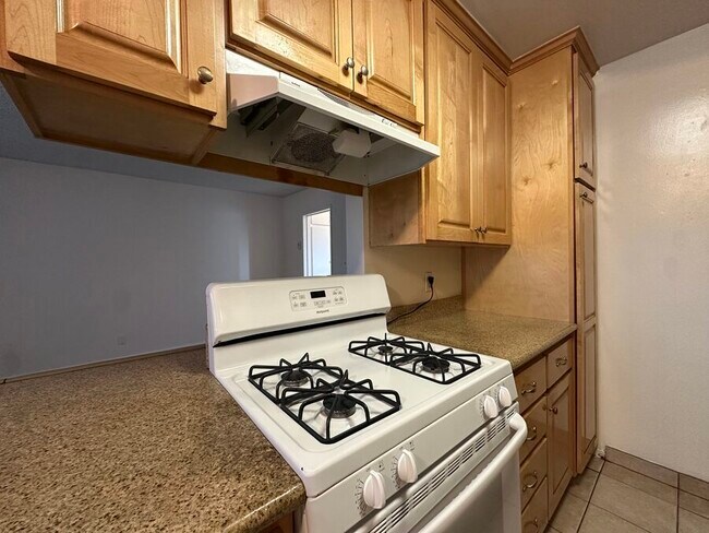 Building Photo - 21 Thornton Ave